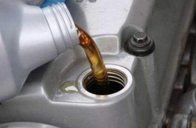 汽車機(jī)油多久換一次 汽車多少公里換機(jī)油 汽車多久換機(jī)油